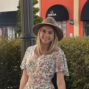 Meet your Posher, Chloe